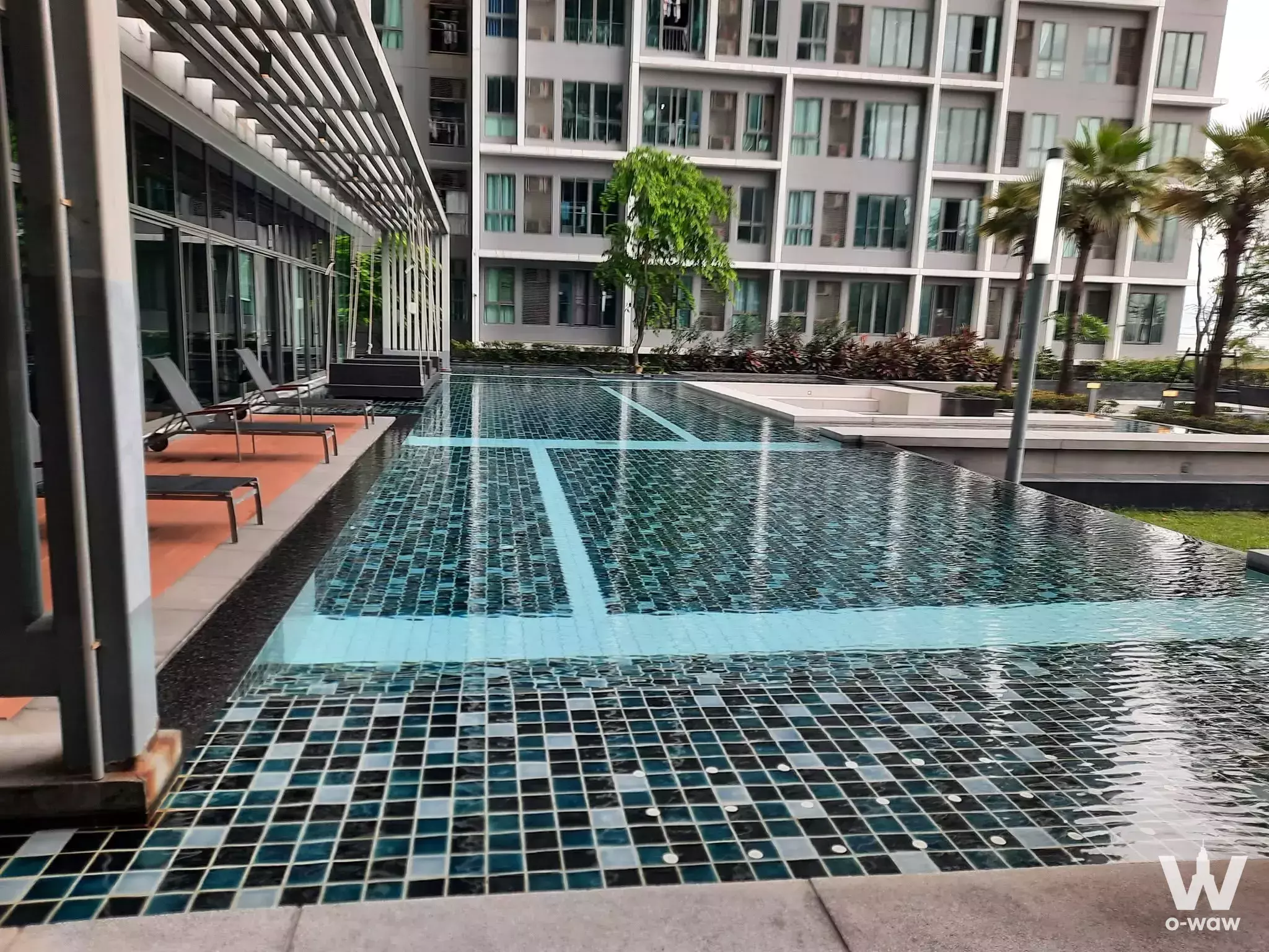 Bang Khun Non MRT Station area