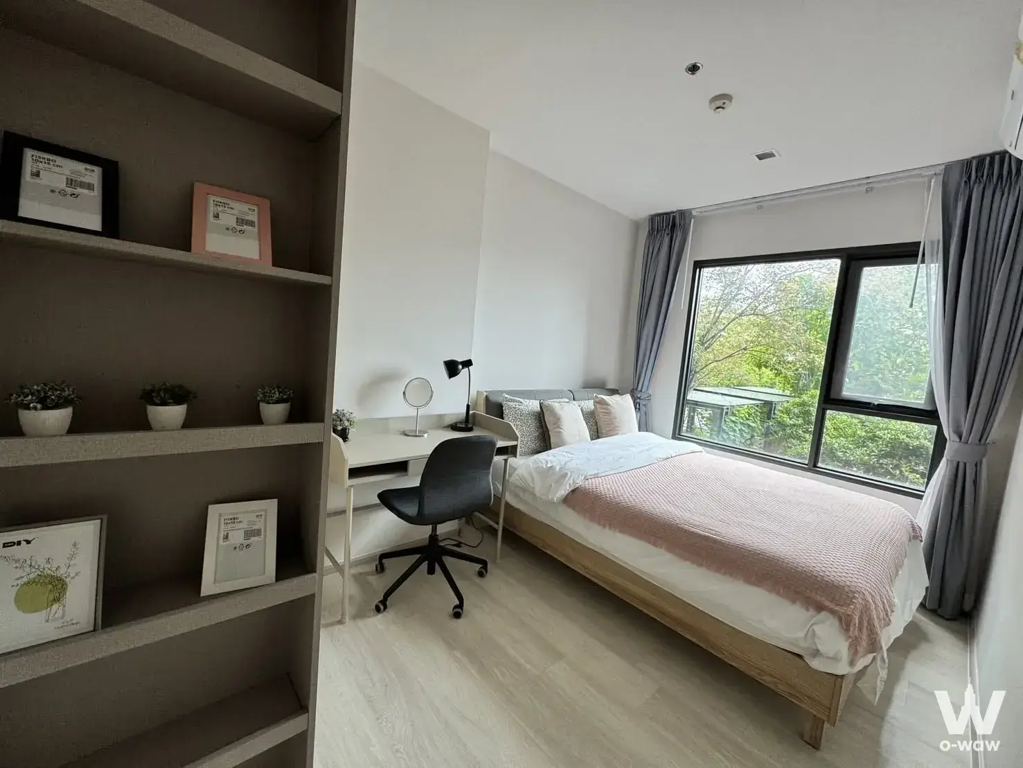 Condo with 2 bedrooms for rent at Life One Wireless — photo 2 of 5