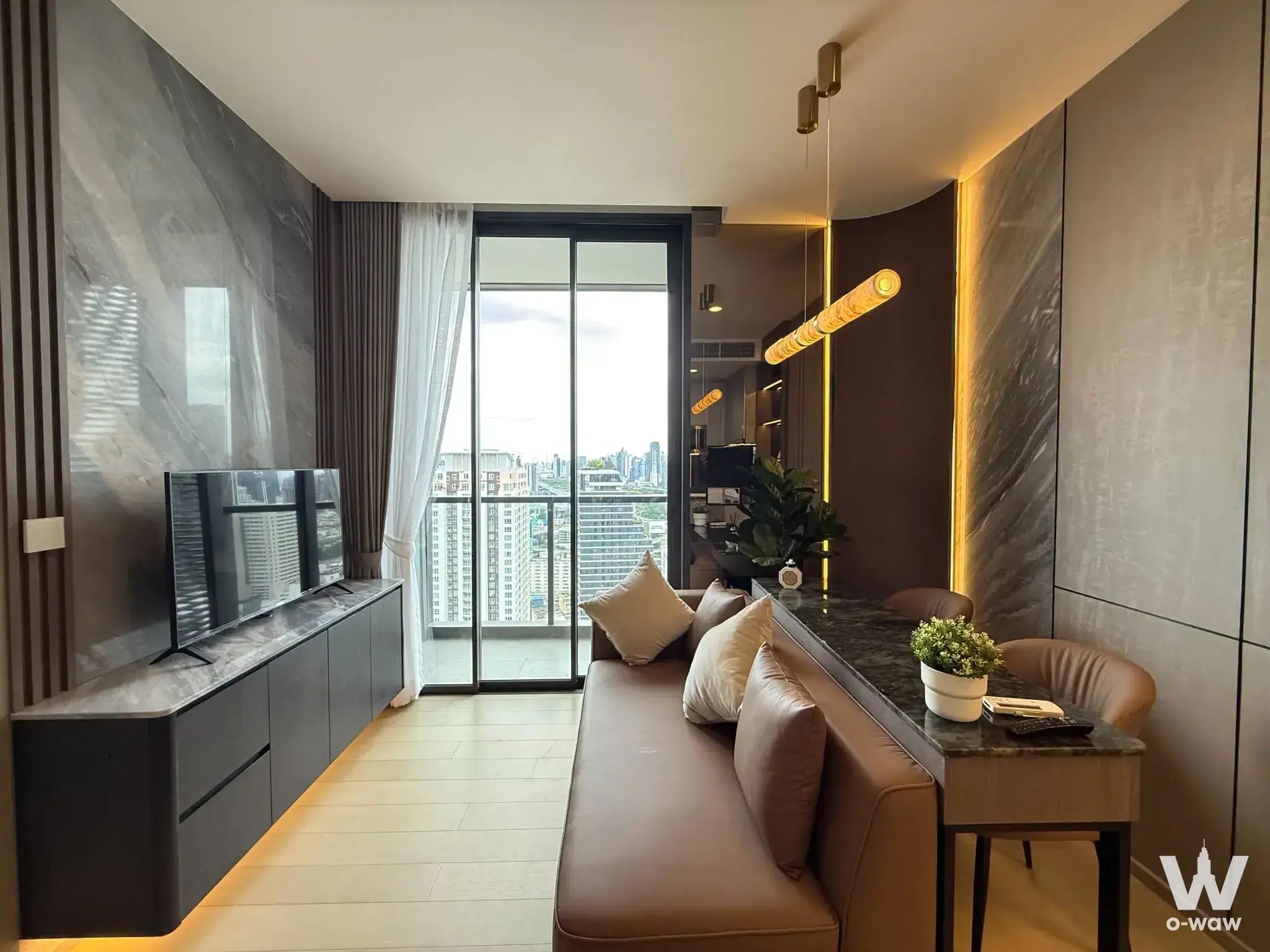 Furnished living room in THE EXTRO Phayathai-Rangnam featuring dark marble wall and balcony access