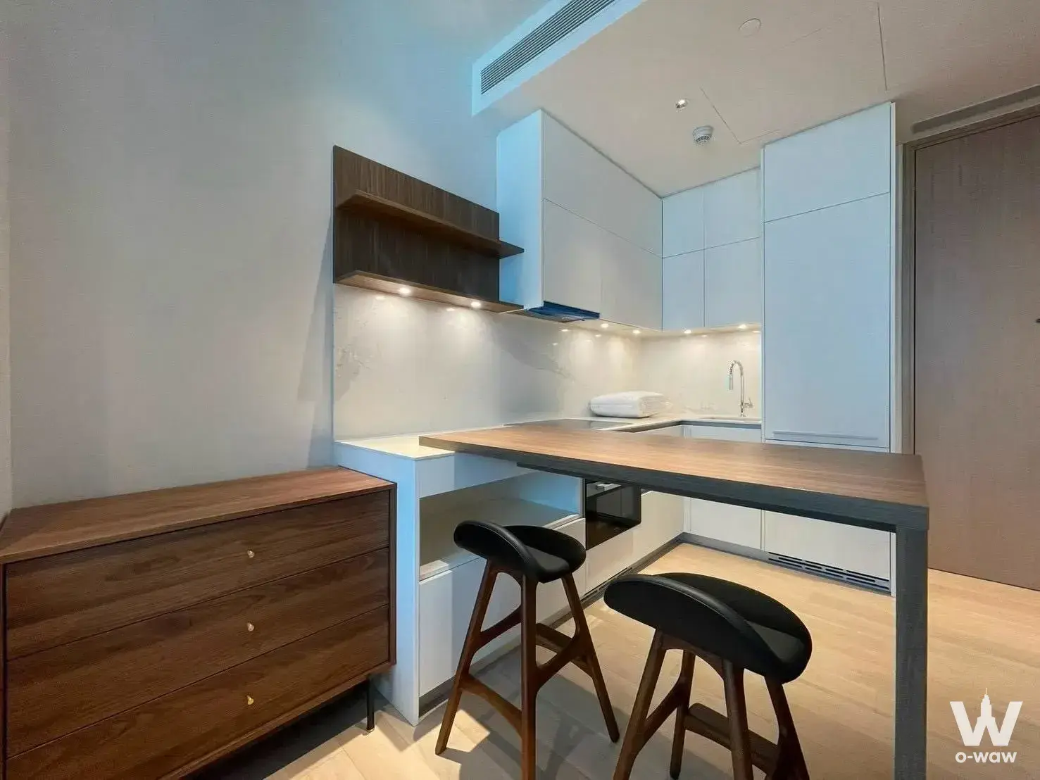 Condo with 1 bedroom for rent at EI8HTEEN SEVEN — photo 3 of 5