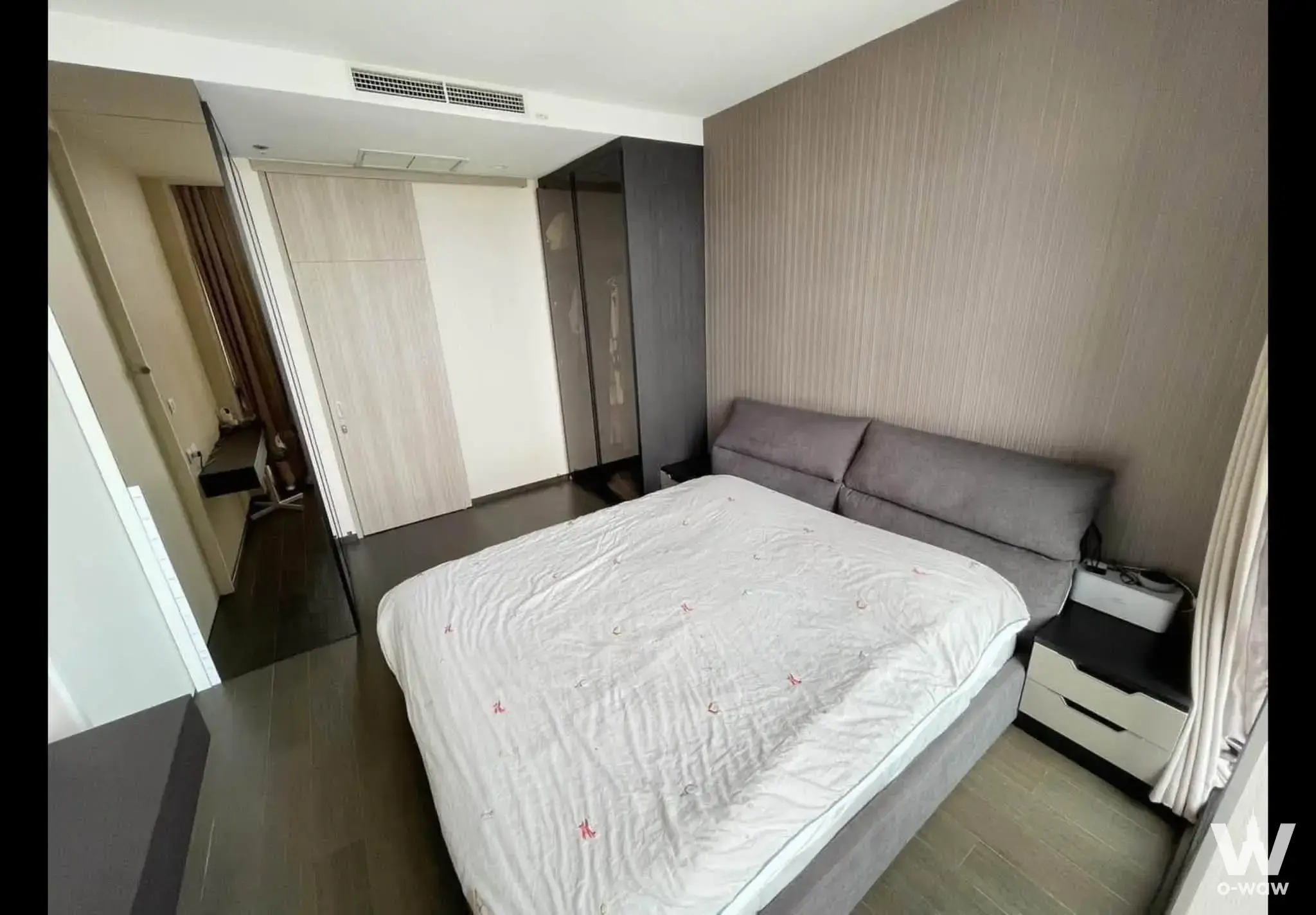 Condo with 2 bedrooms for sale at Noble Ploenchit — photo 3 of 5