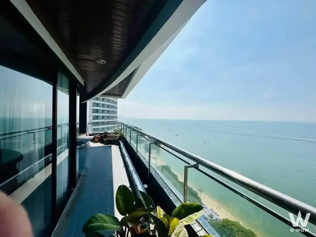 Curved balcony with ocean view at a 3-bed Baan Haad Uthong condominium for sale