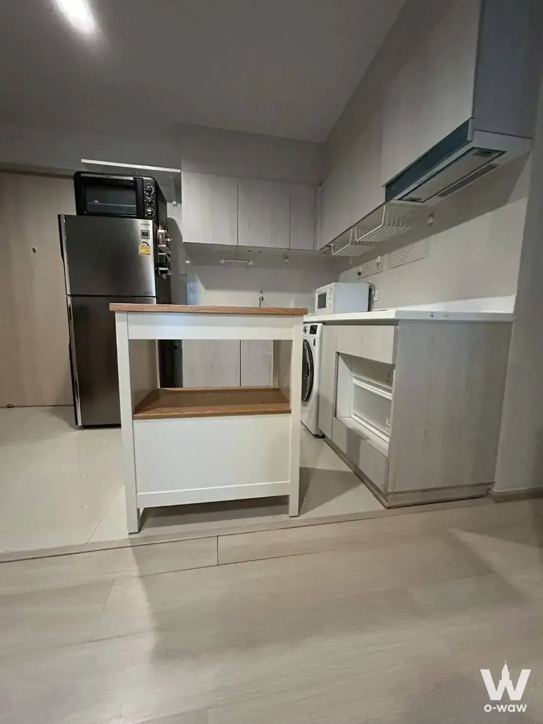 Condo with 2 bedrooms for rent at Life One Wireless — photo 2 of 5