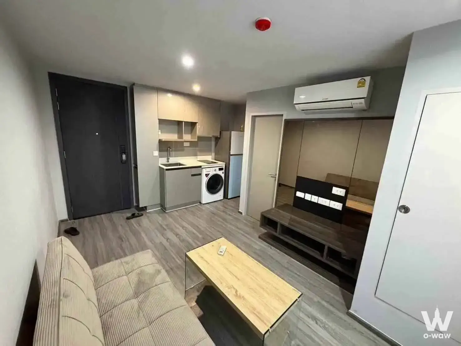 Condo with 1 bedroom for rent at Ideo Mobi Sukhumvit 40 — photo 2 of 5