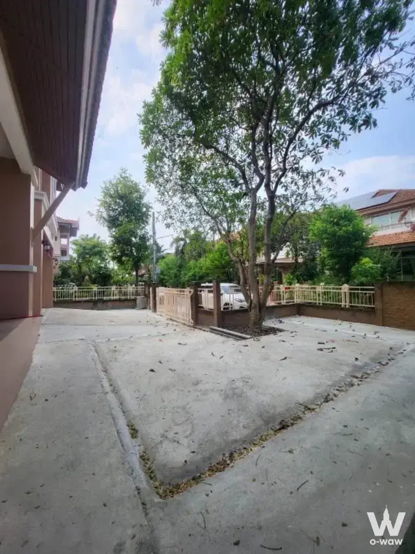 House with 4 bedrooms for rent at Bangkok, Thailand — photo 2 of 13