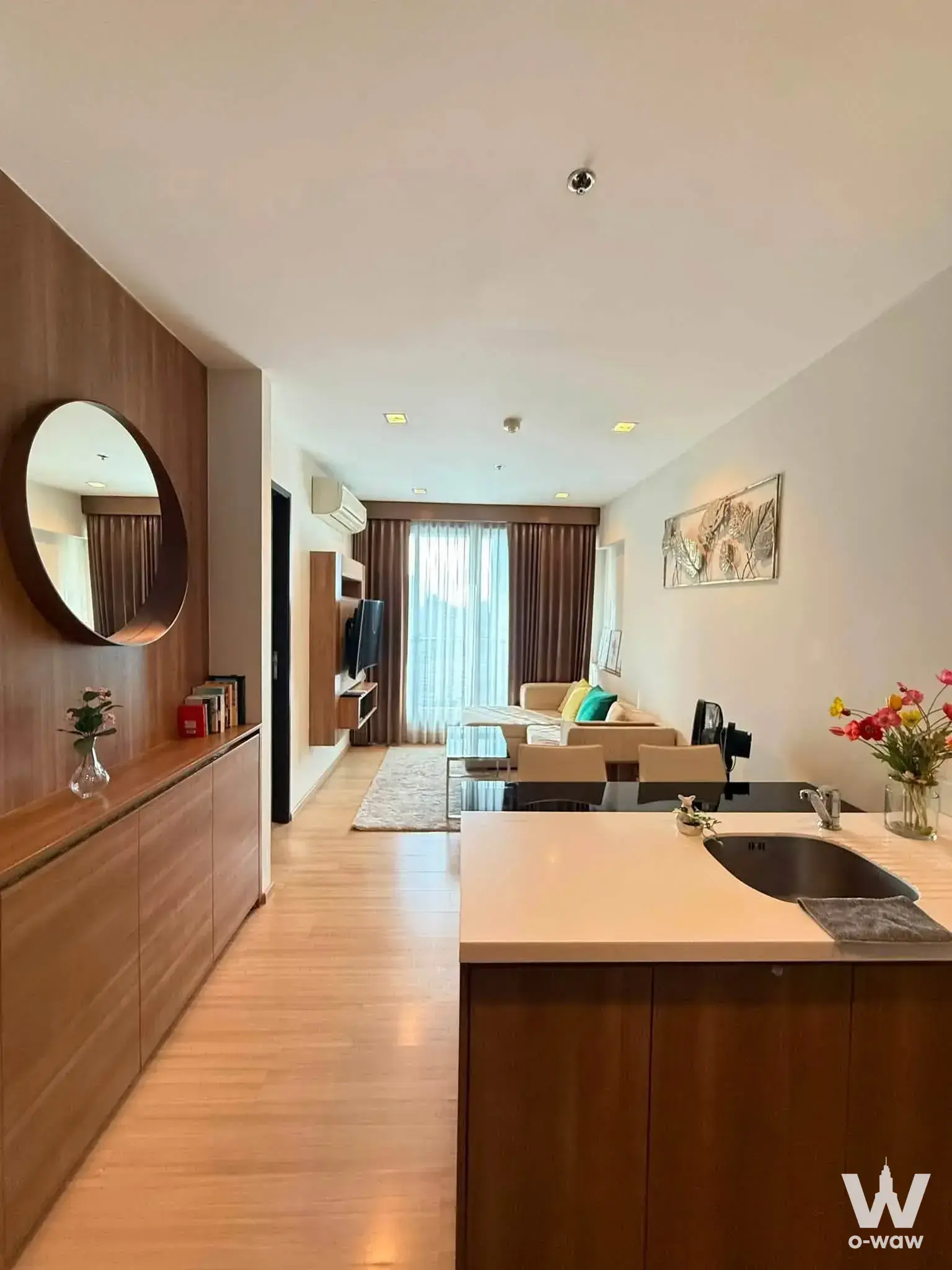 Sathorn, BTS Saphan Taksin