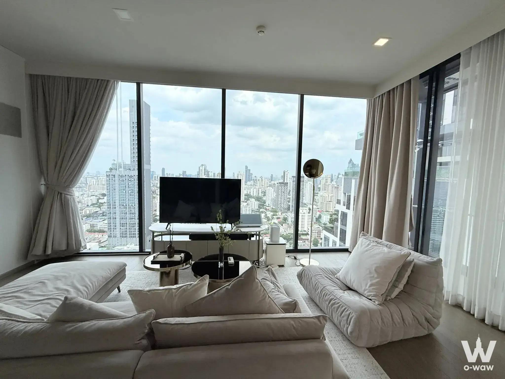 Condo with 3 bedrooms for rent at Celes Asoke — photo 4 of 5