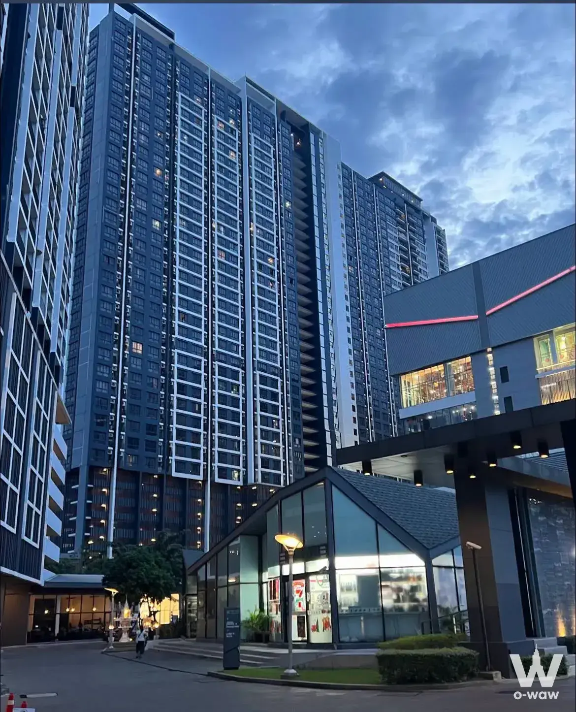 8 min walk from MRT Blue Line Taopoon Station, near Chatuchak