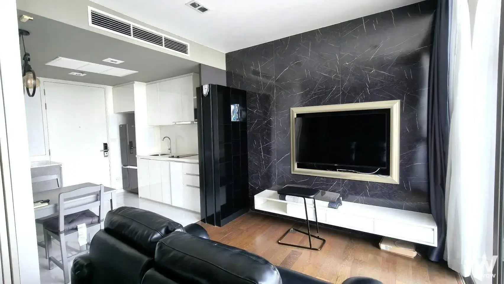 Sathorn Naratiwas, Bangkok