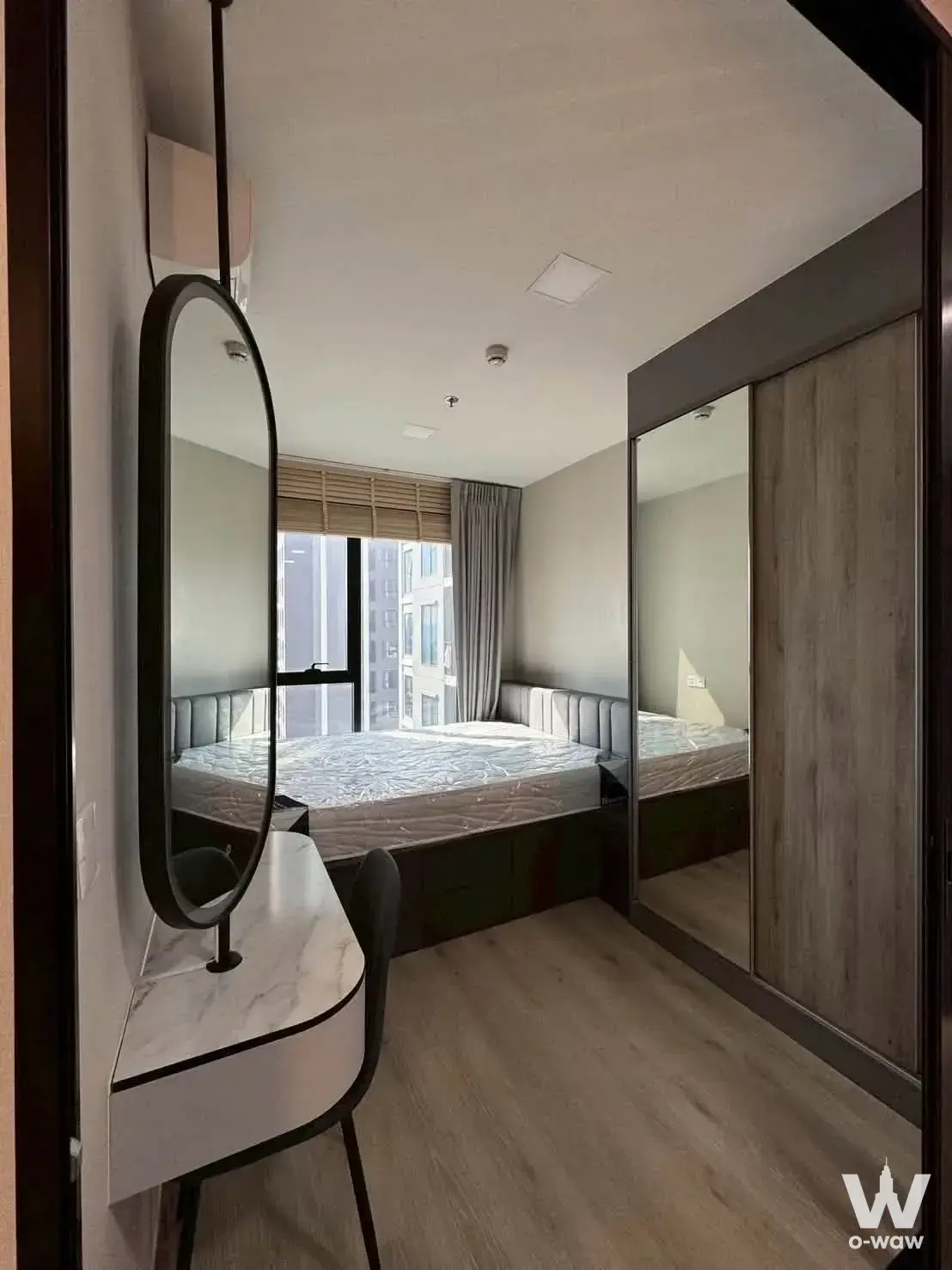 1-bed condo for sale in The Privacy Taopoon Interchange bedroom with built-in platform bed and full-length mirror wardrobe
