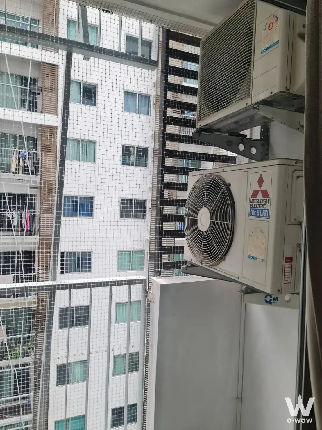 Near expressway, MRT Phra Ram 9 / Fortune Town / Lotus's 500 m, Central Phra Ram 9 600 m