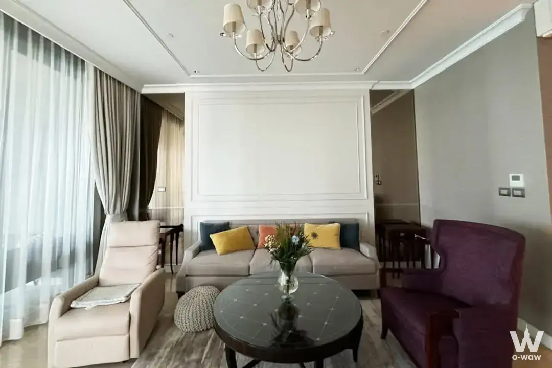 Sindhorn Residence living room with classic luxury decor and colorful accents