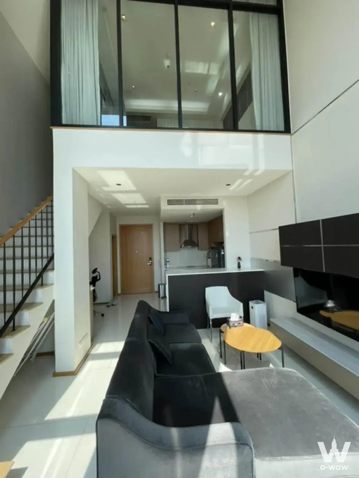Condo with 1 bedroom for rent at The Emporio Place — photo 1 of 5