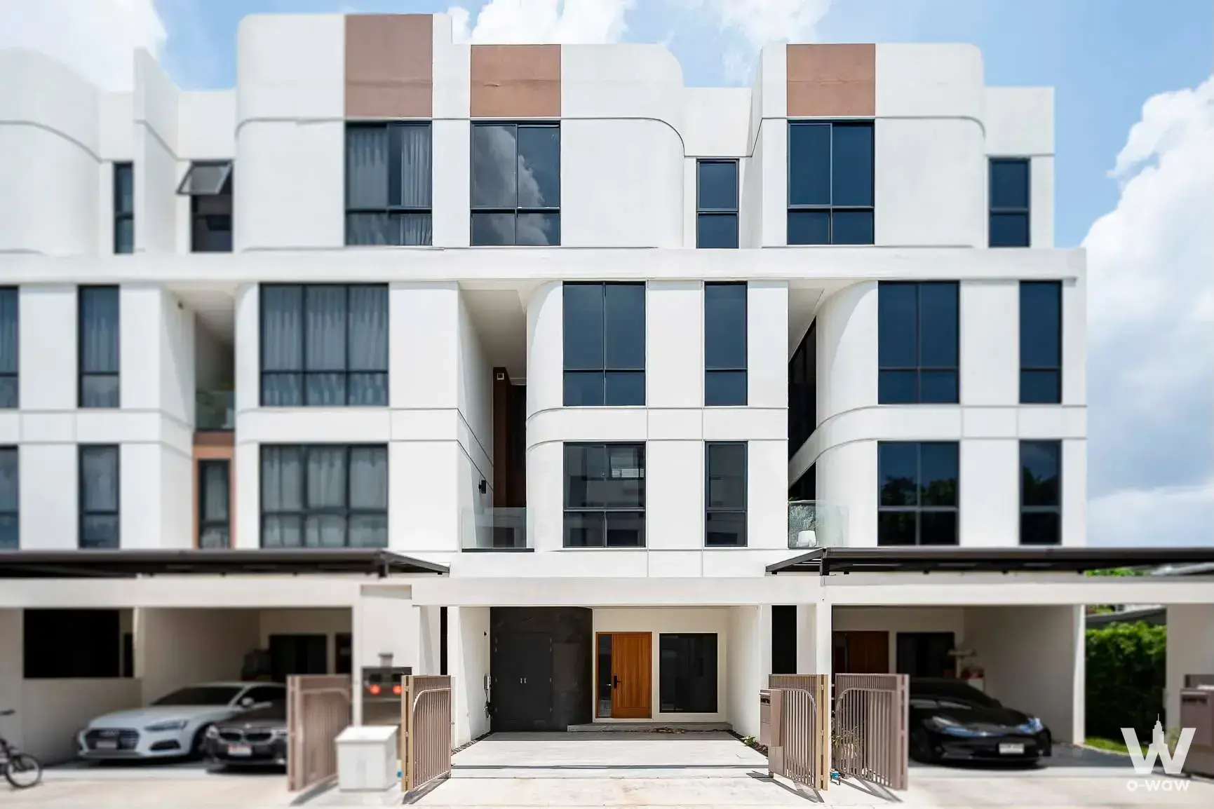 Condo with 3 bedrooms for sale at Sathorn, Bangkok — photo 1 of 5