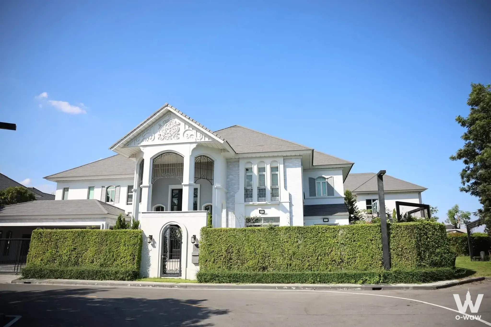 Commercial with 5 bedrooms for rent at Perfect Masterpiece Ekamai Ramintra — photo 1 of 5