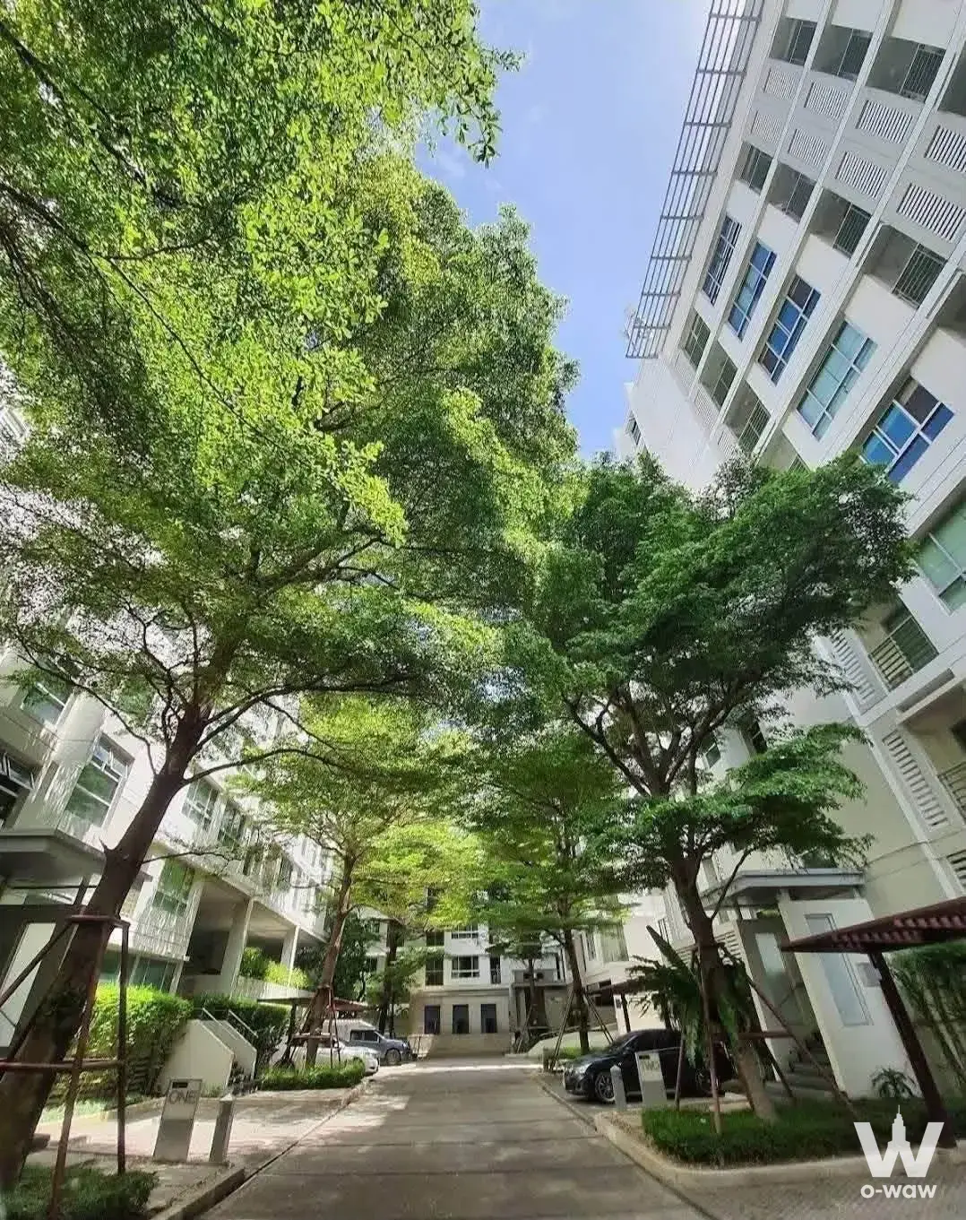 Onnut BTS Station, 350 meters away. Easy access to Expressway Sukhumvit 50, At Narong and Phra Khanong.