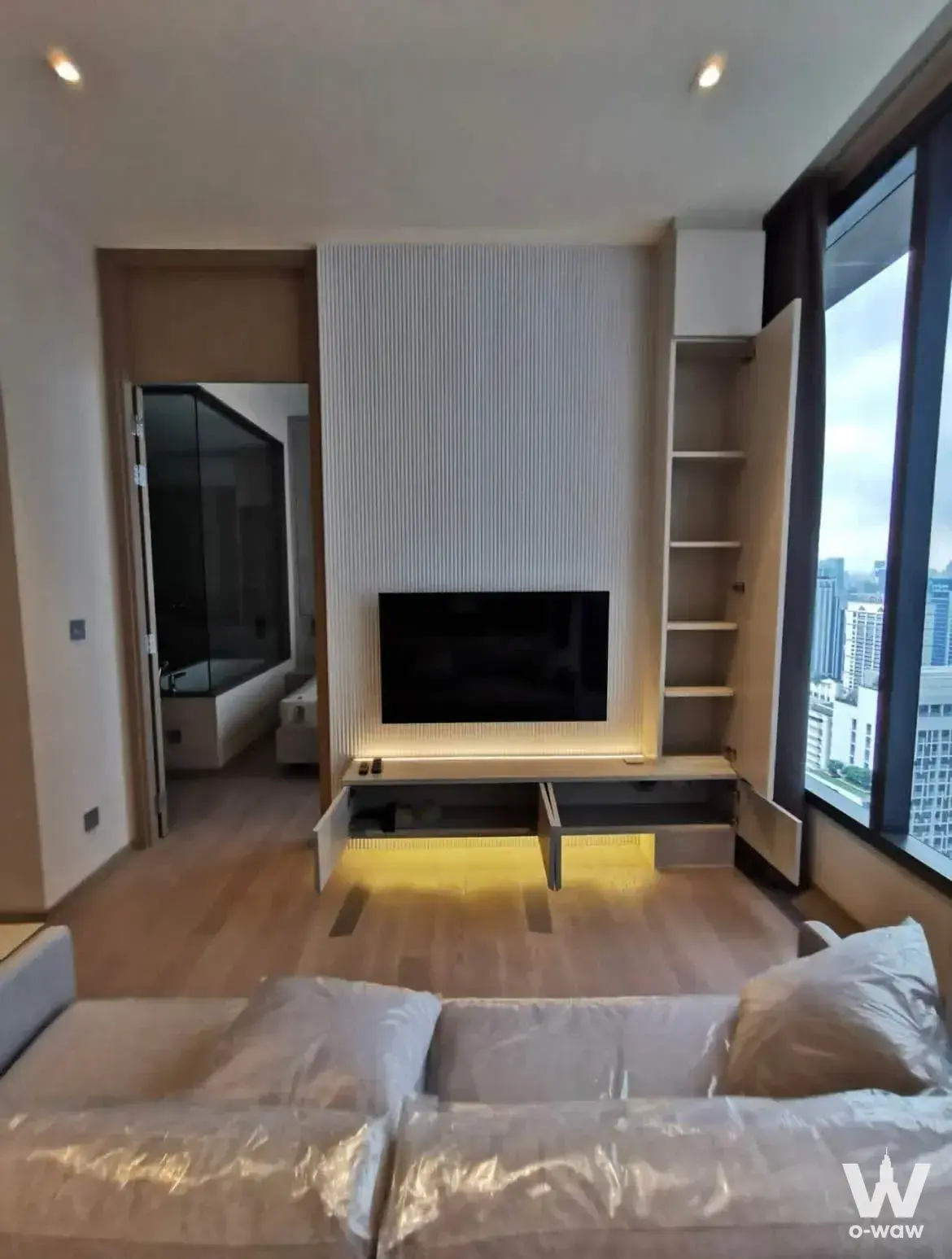Condo with 1 bedroom for rent at THE ESSE ASOKE — photo 1 of 4
