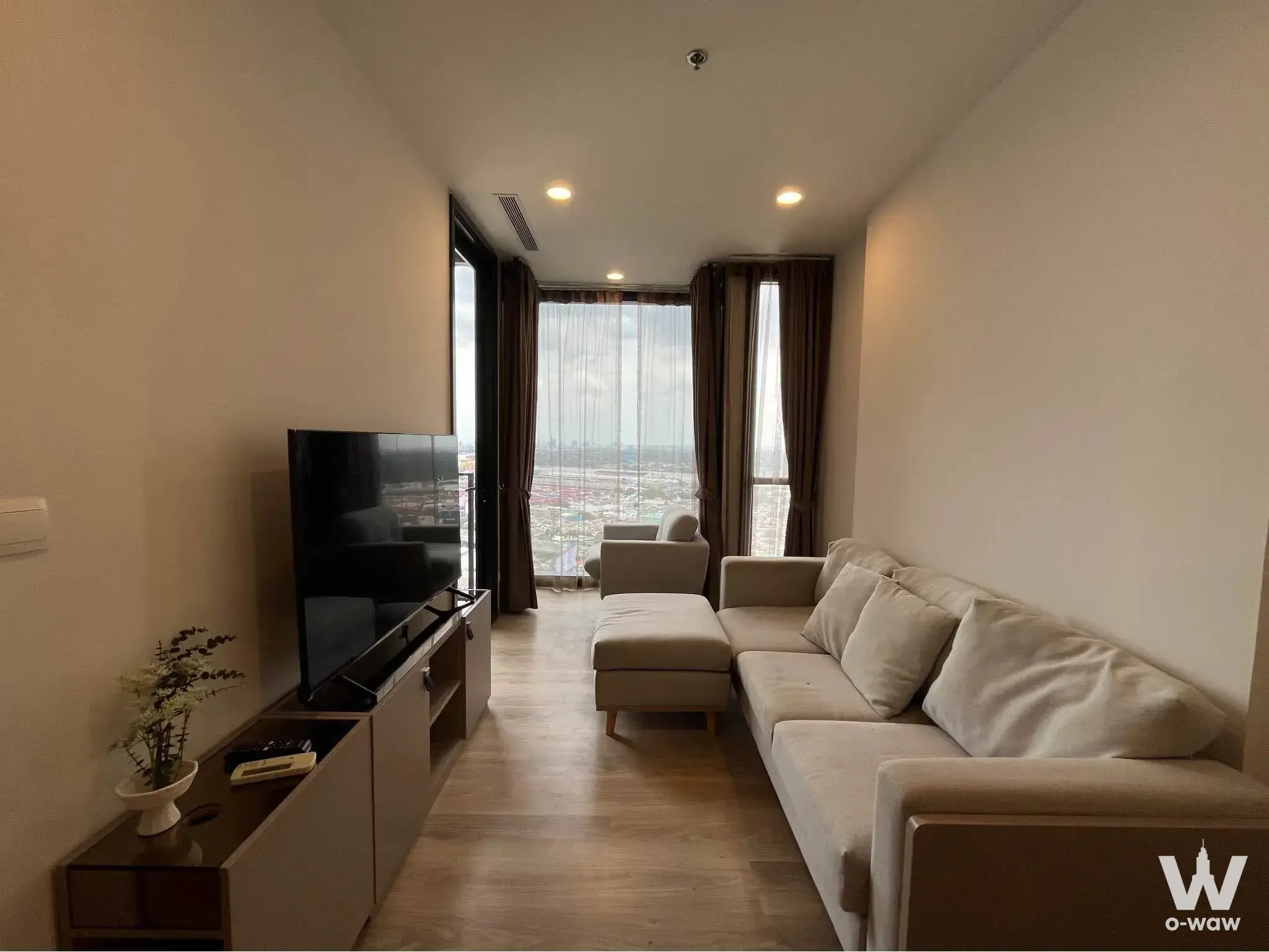 Condo with 1 bedroom for rent at Oka Haus — photo 2 of 5