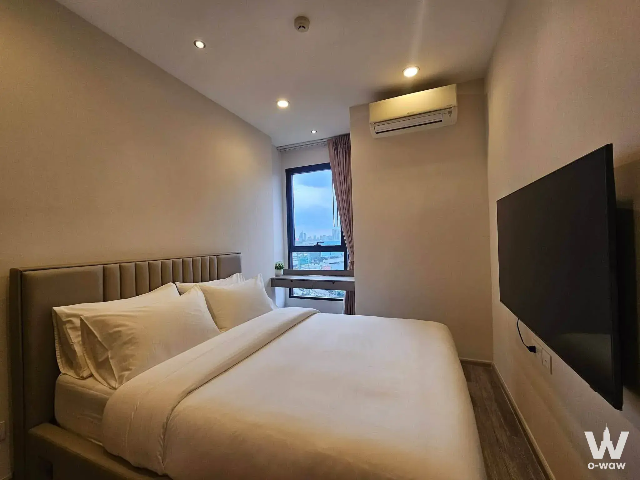 Condo with 2 bedrooms for rent at Ideo Mobi Asoke — photo 5 of 5