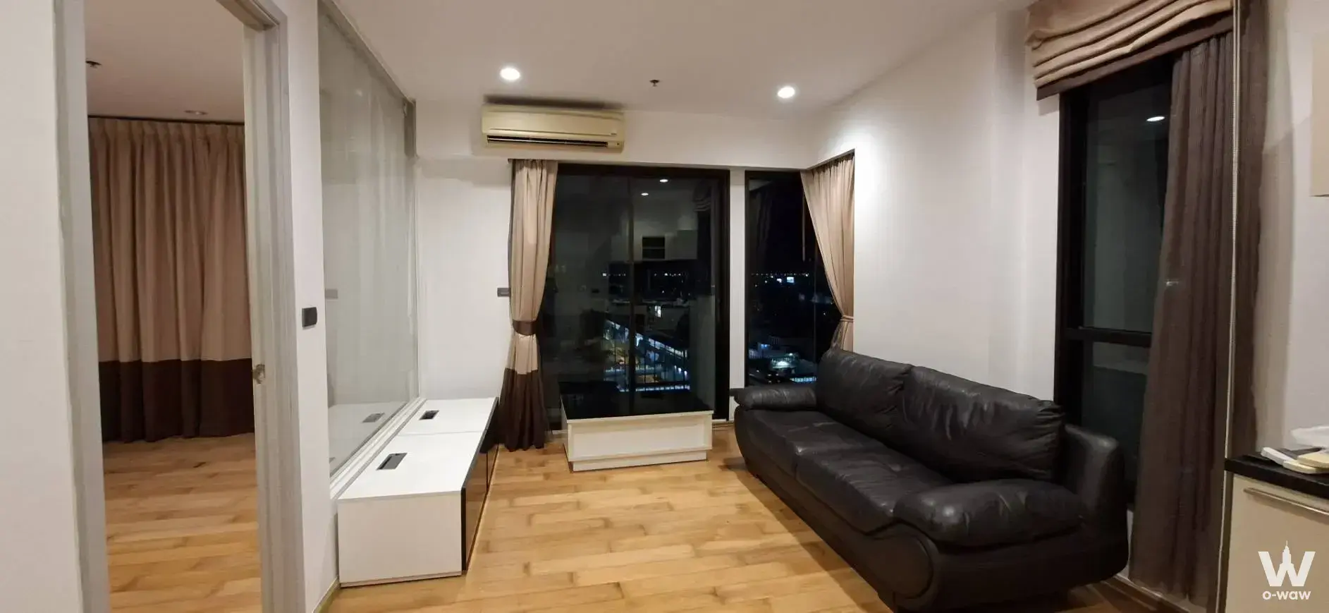 Sathorn - Taksin, 200 m from Wongwian Yai BTS Station