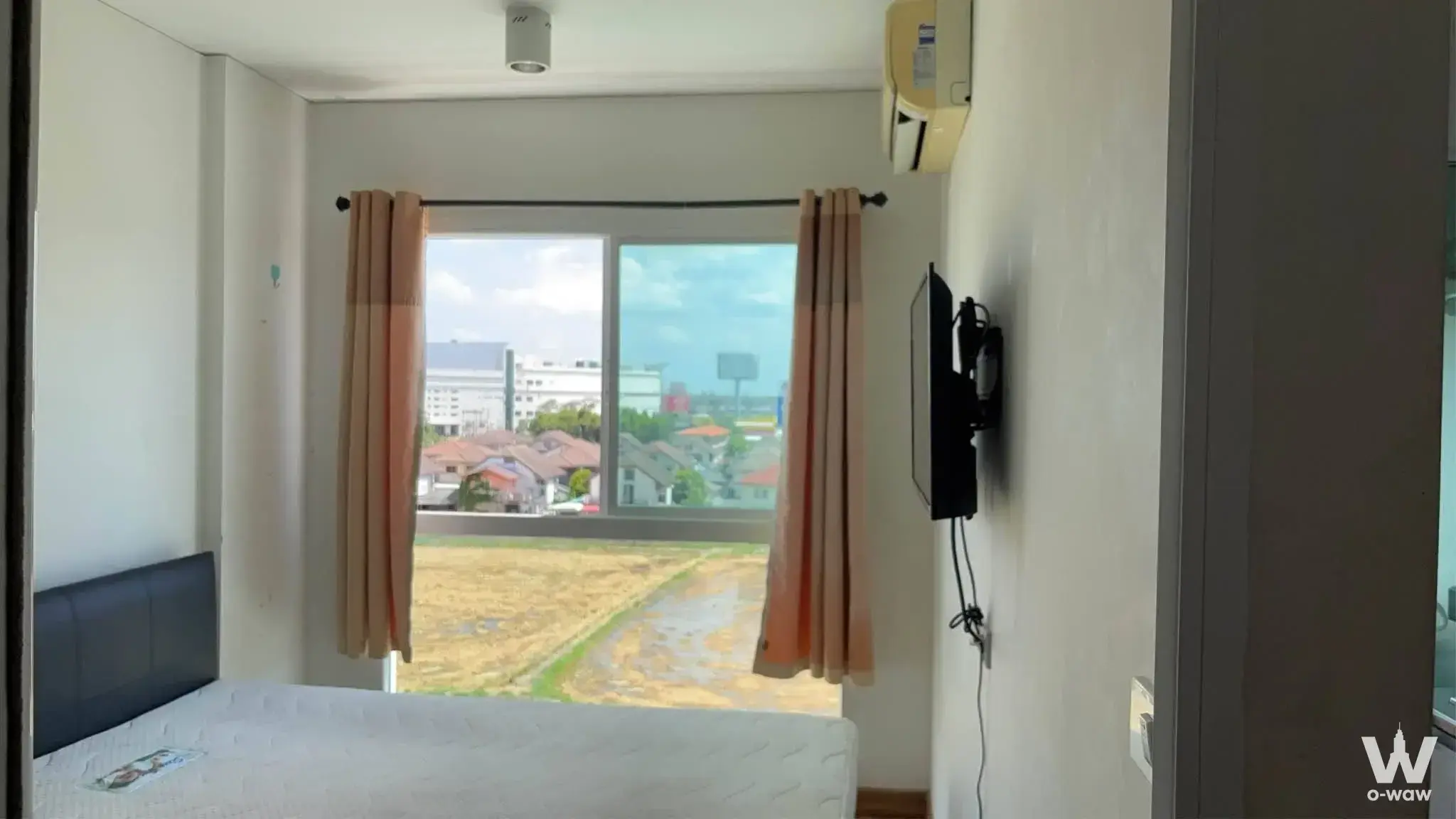 Condo with 1 bedroom for rent at The Iris Condo — photo 1 of 4