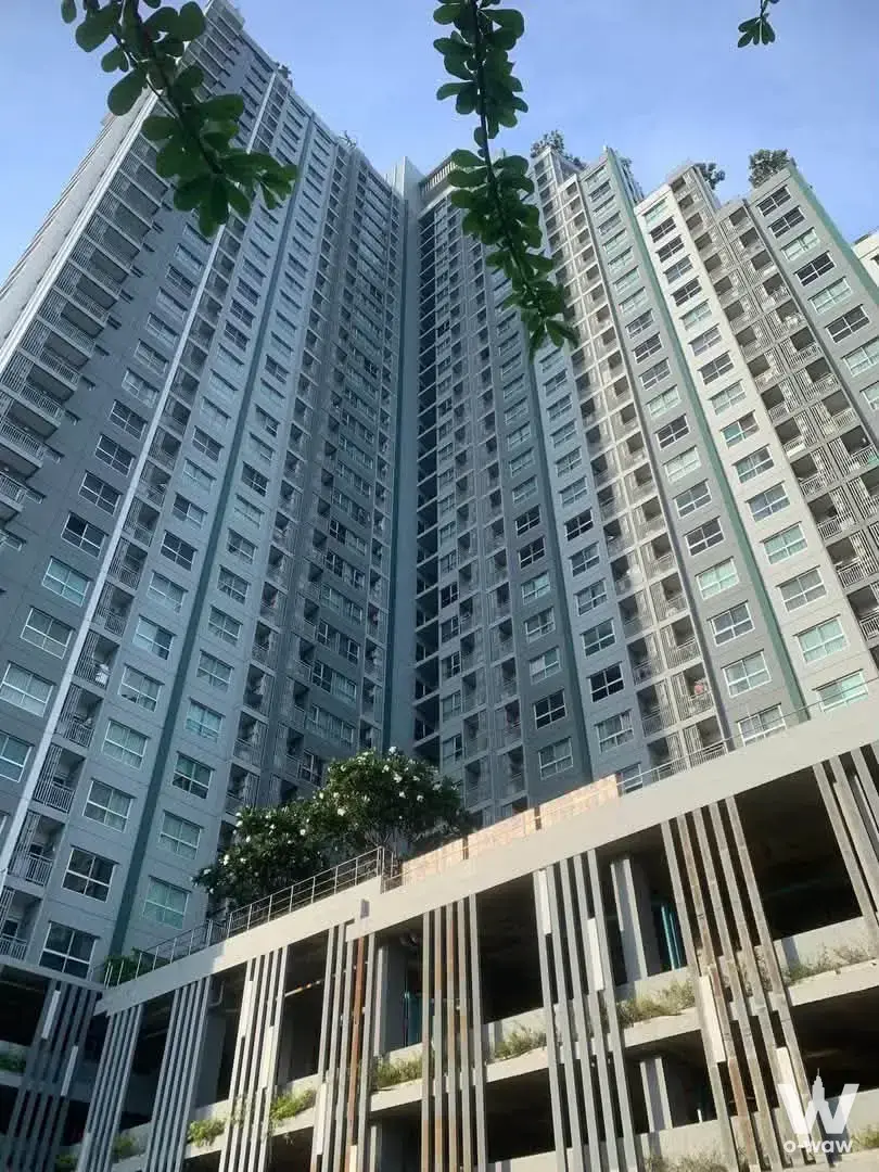 200 meters from Talat Phlu MRT Station