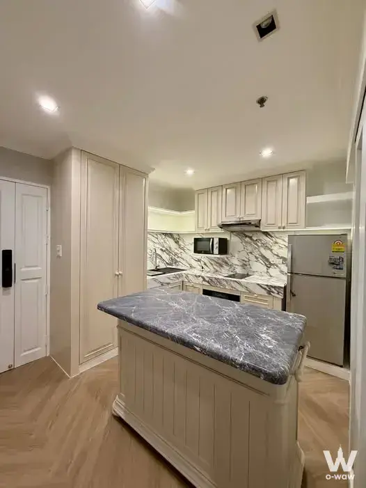 Condo with 3 bedrooms for rent at Topview Tower — photo 1 of 5