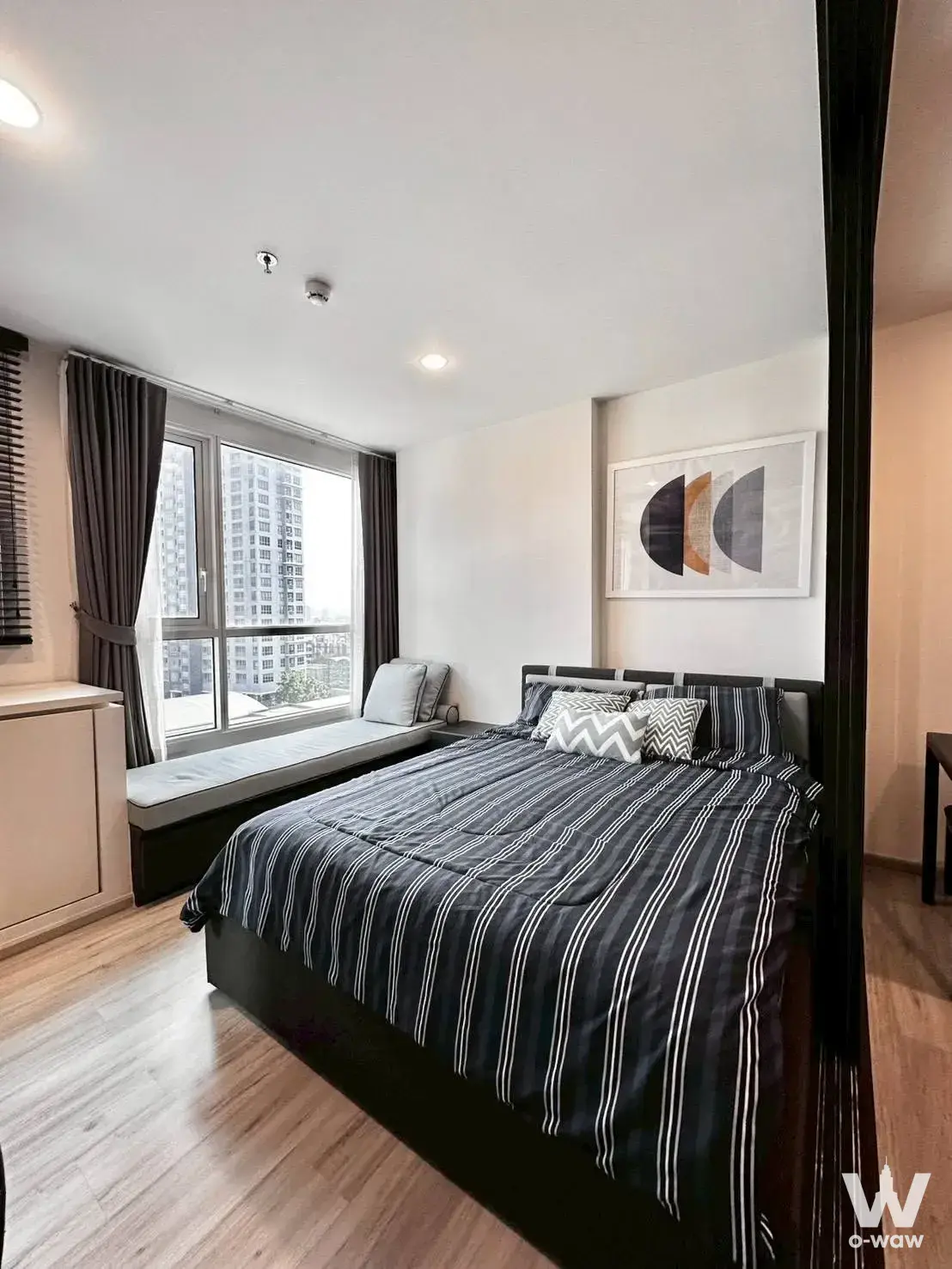 Condo with 1 bedroom for rent at XT HUAIKHWANG — photo 1 of 5