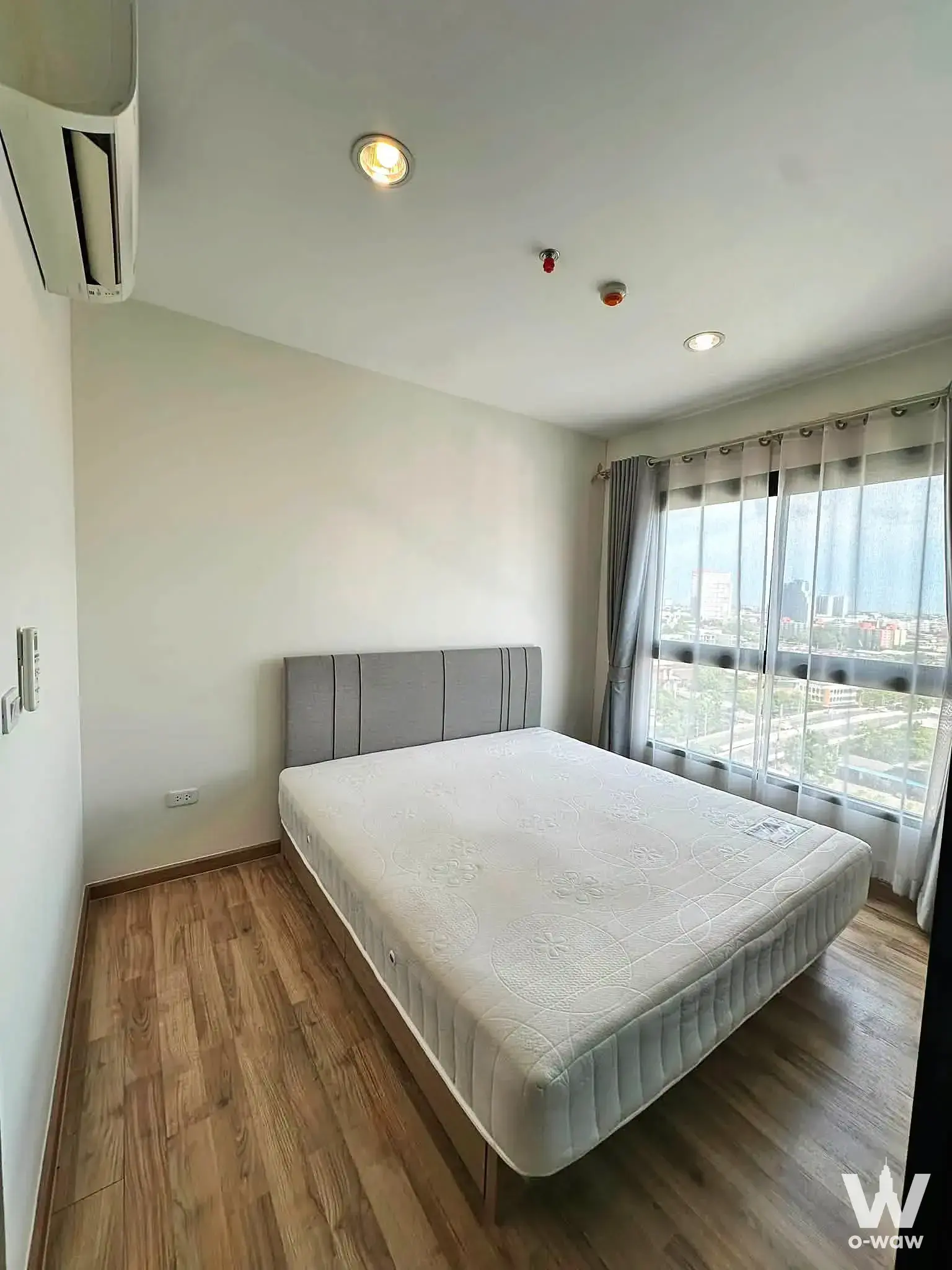 Near BTS Krung Thon Buri, BTS Charoen Nakhon