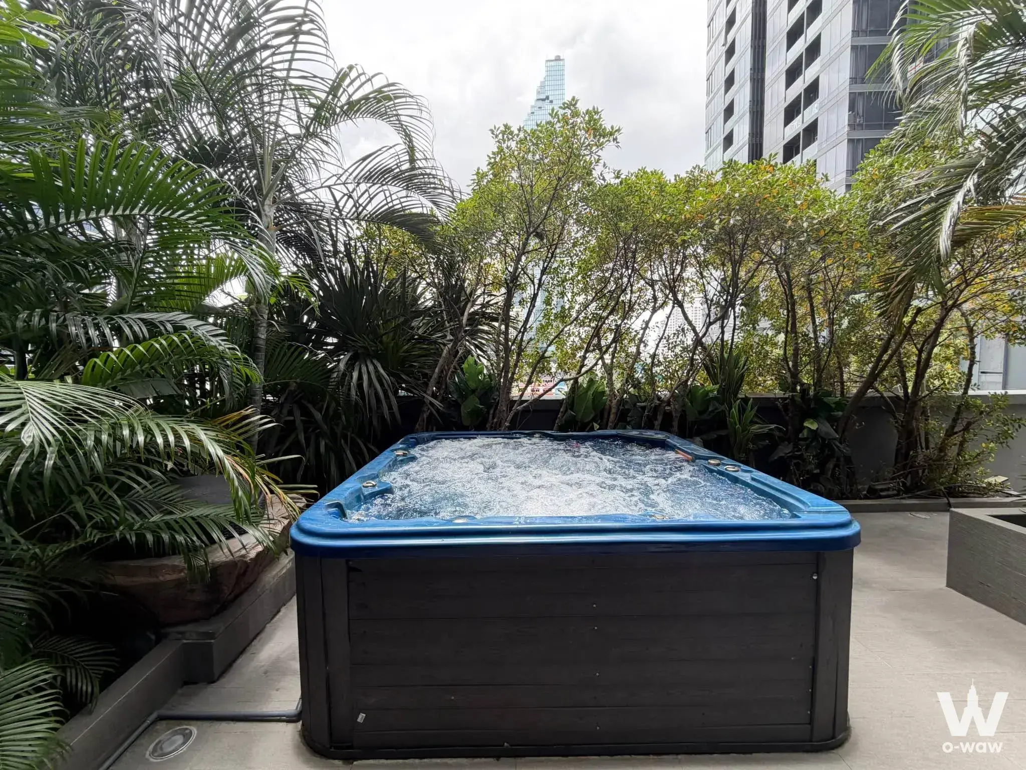 Condo with 2 bedrooms for rent at M Silom — photo 3 of 5
