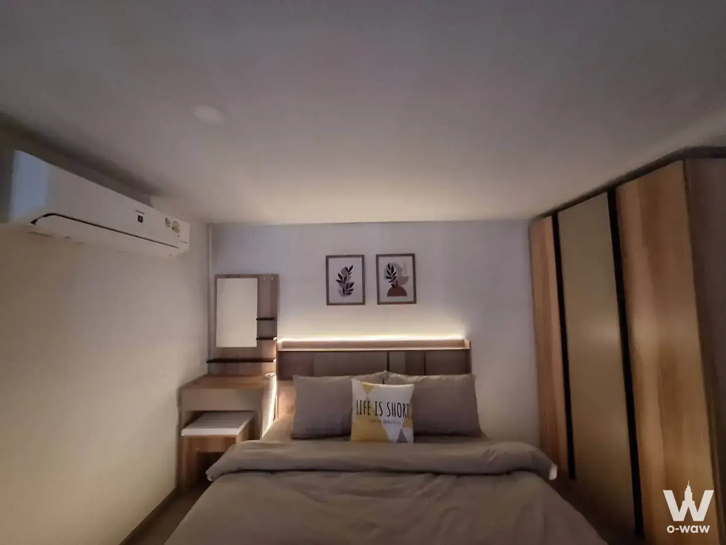 Aspire Sukhumvit-Rama 4 bedroom with LED headboard, vanity desk, and wardrobe