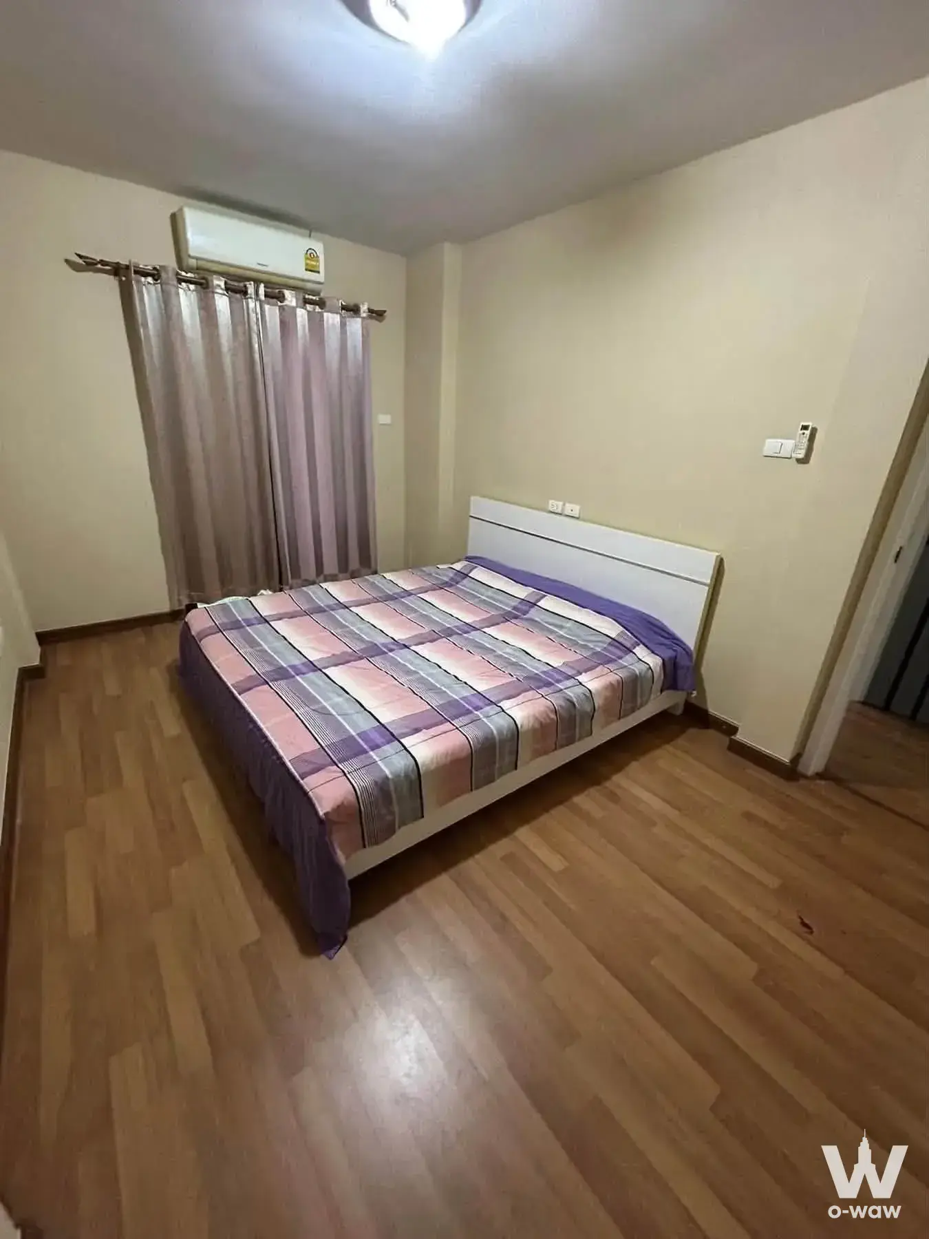 Townhouse with 3 bedrooms for rent at Min Buri, Bangkok. Near Fashion Island, The Promenade, Amoreen, Tesco Lotus Min Buri, Big C Suwimwong, Min Buri Market. Close to Kanchanaphisek Road (Outer Ring Road), Sam Wa Road, Rom Klao Road, Min Buri Road, Nimit Mai Road, Ram Inthra Road, Thawai Rat Road, Suwimwong Road. — photo 2 of 5