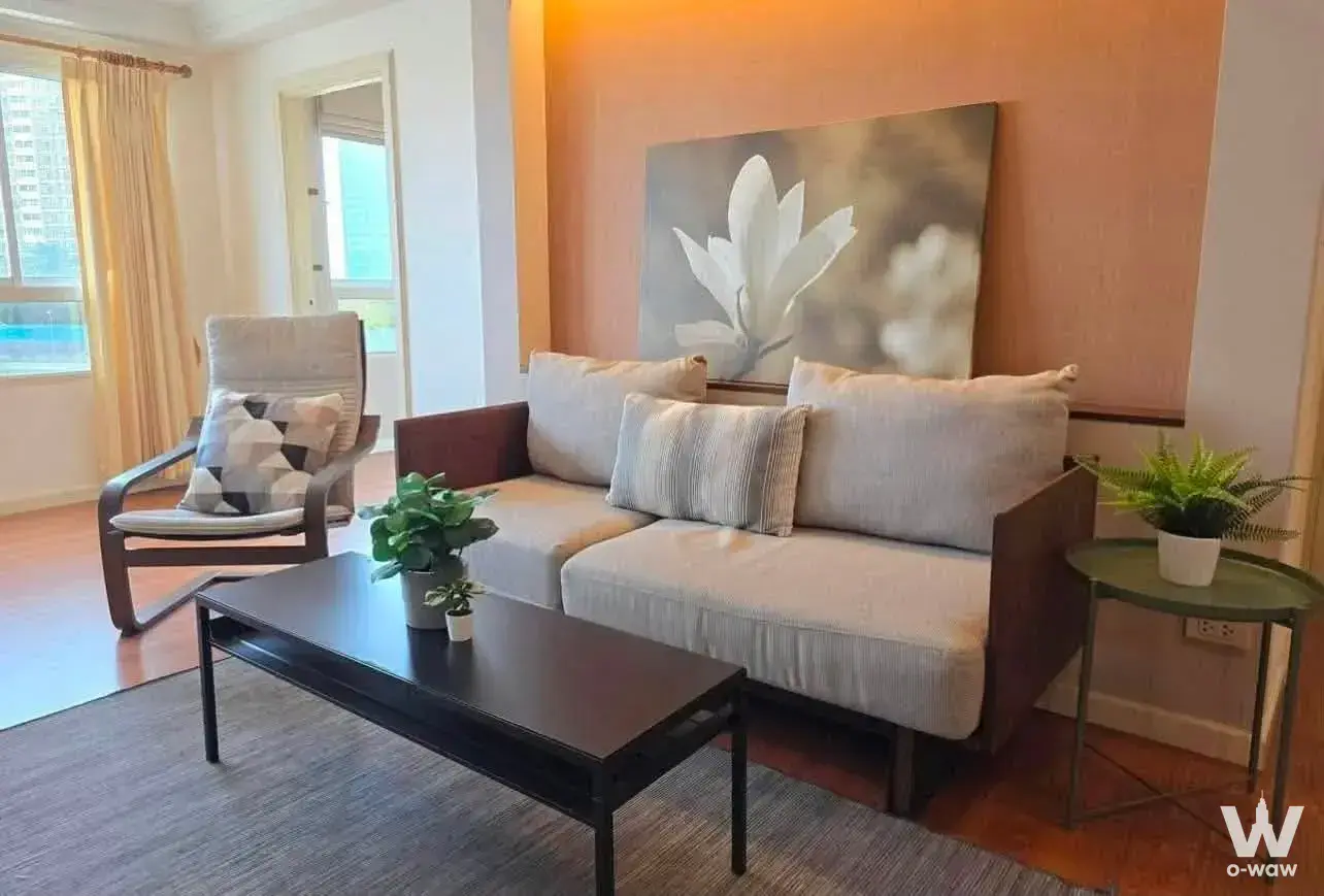 Lumpini Suite Ratchada-Rama 3 condo living room with peach accent wall and LED lighting