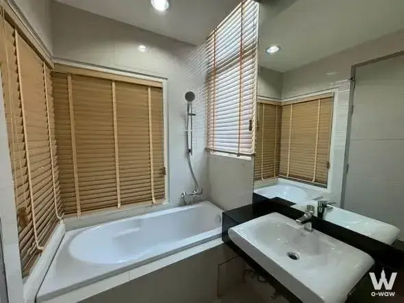 Condo with 3 bedrooms for rent at Ideo Verve Ratchaprarop — photo 4 of 5