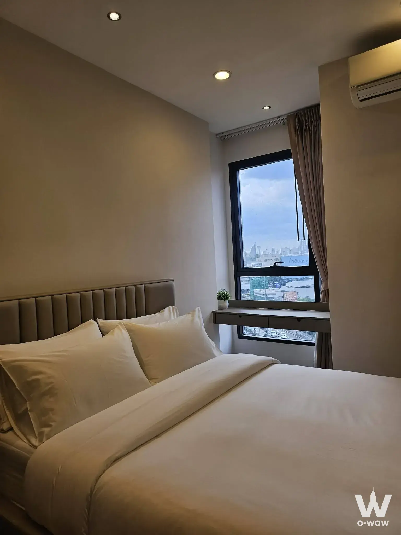 Condo with 2 bedrooms for rent at Ideo Mobi Asoke — photo 3 of 4