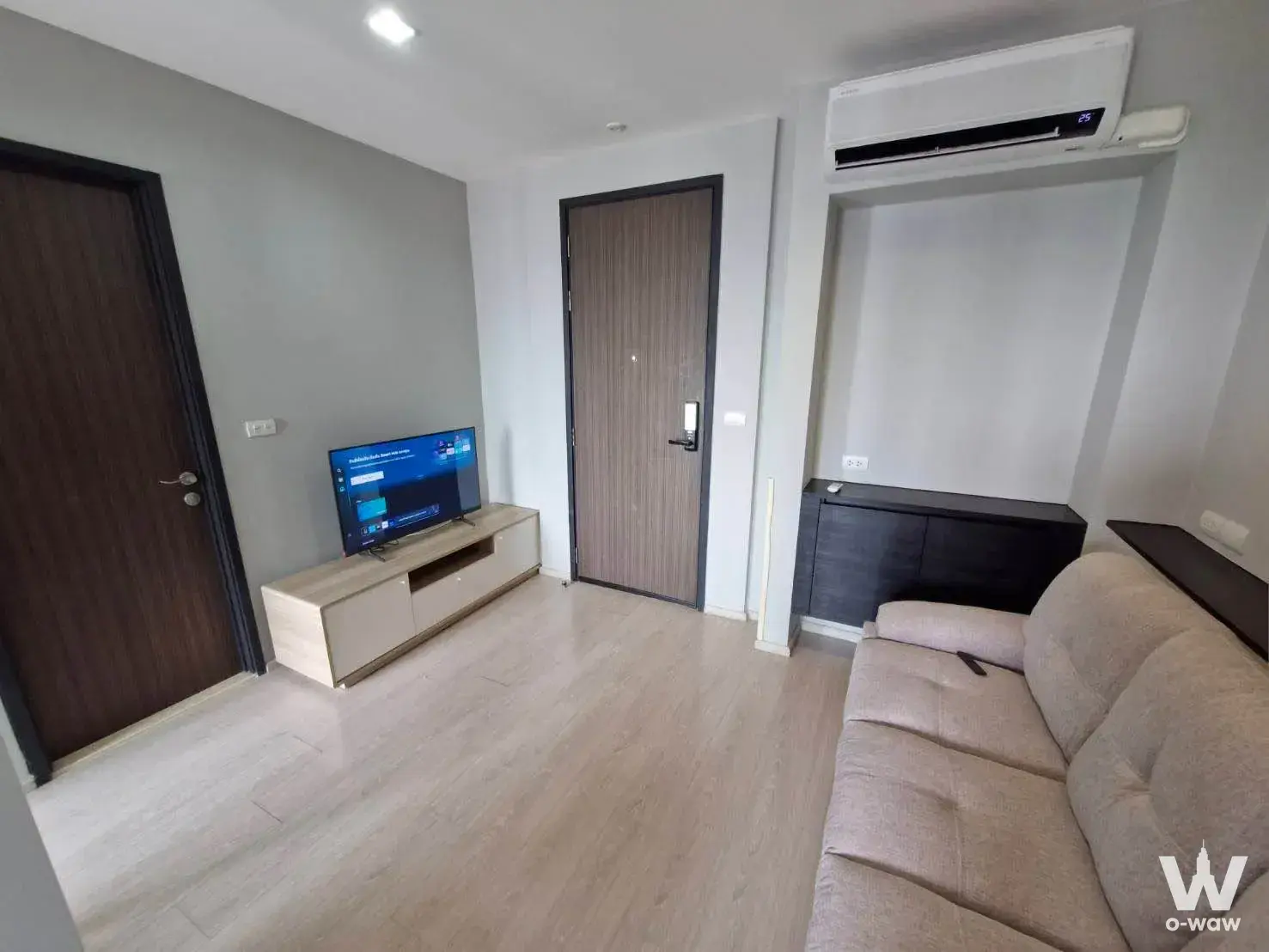 Condo with 1 bedroom for rent at RHYTHM Sukhumvit 44/1 — photo 1 of 5