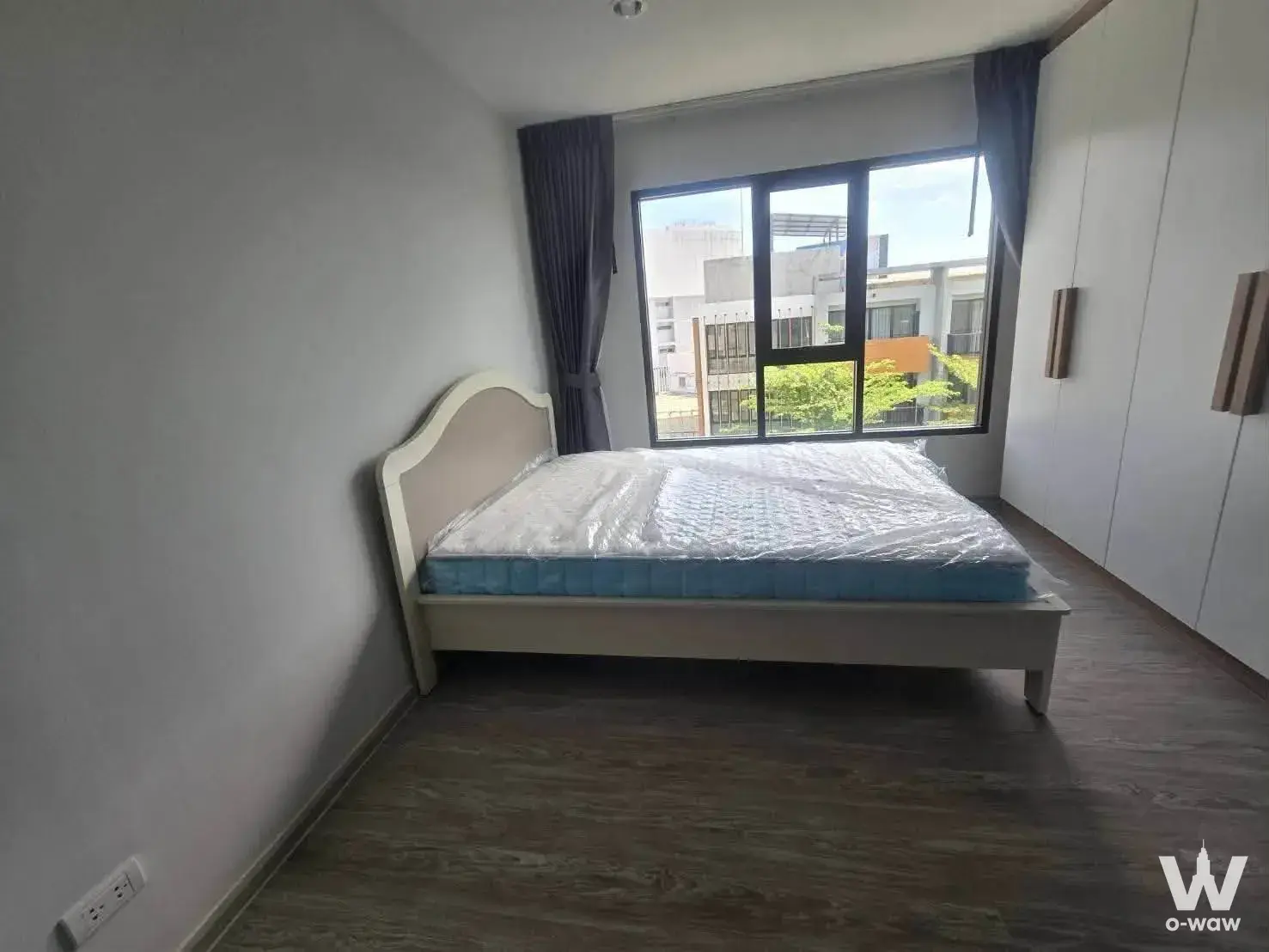 Condo with 1 bedroom for rent at RYE Huamak — photo 1 of 5