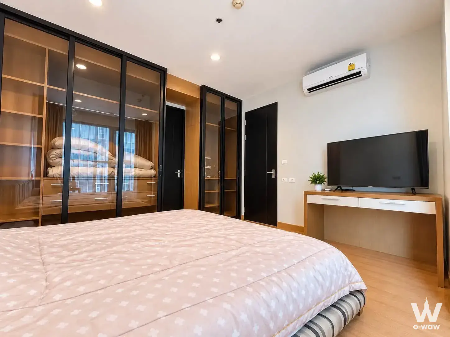 Condo with 2 bedrooms for rent at The Address Siam — photo 1 of 5