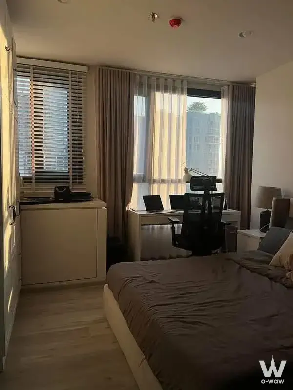 Huai Khwang, near MRT station (75 meters)