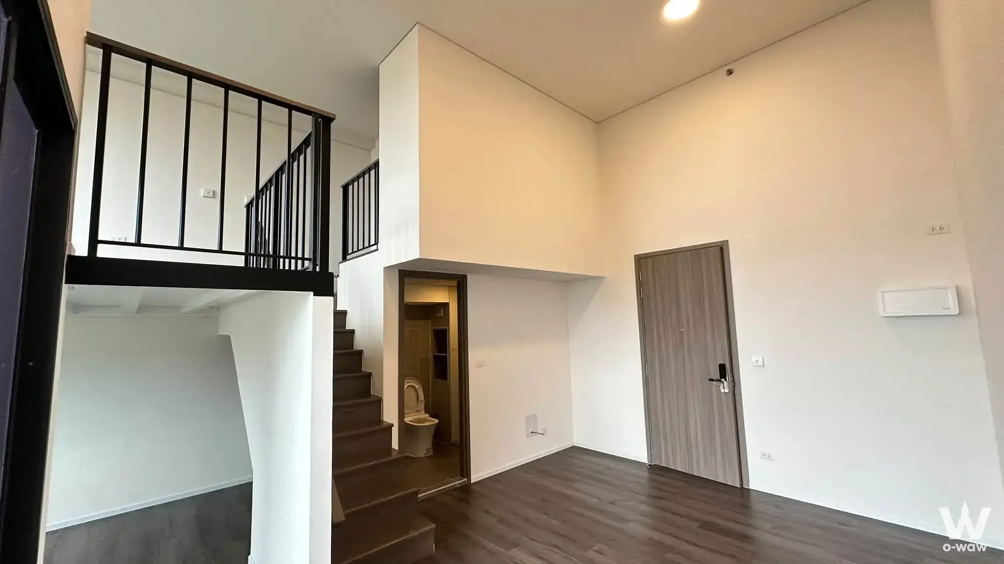 Condo with 2 bedrooms for sale at Opposite Fashion Island, near Chaloem Phra Ram 9 Elevated Railway Line (Pink Line) — photo 2 of 5