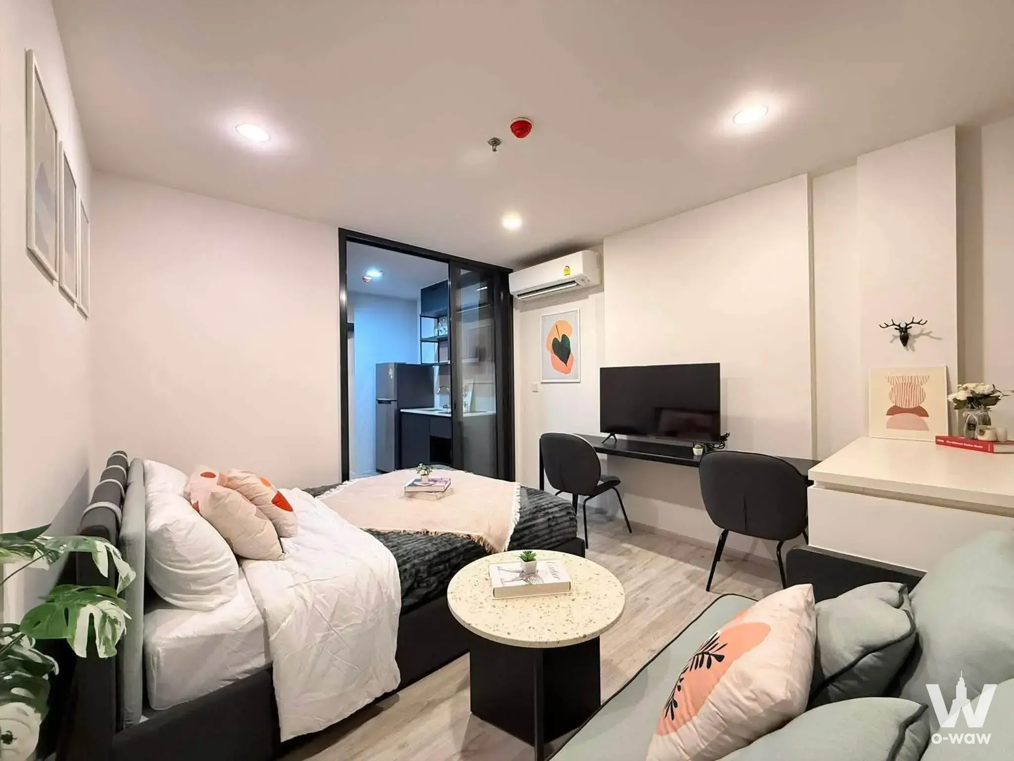 Condo with 1 bedroom for rent at XT HUAIKHWANG — photo 1 of 5