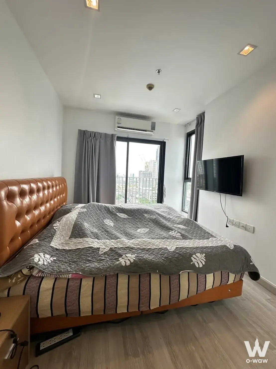 Commercial with 2 bedrooms for rent at Ideo Mobi Sathorn — photo 2 of 5