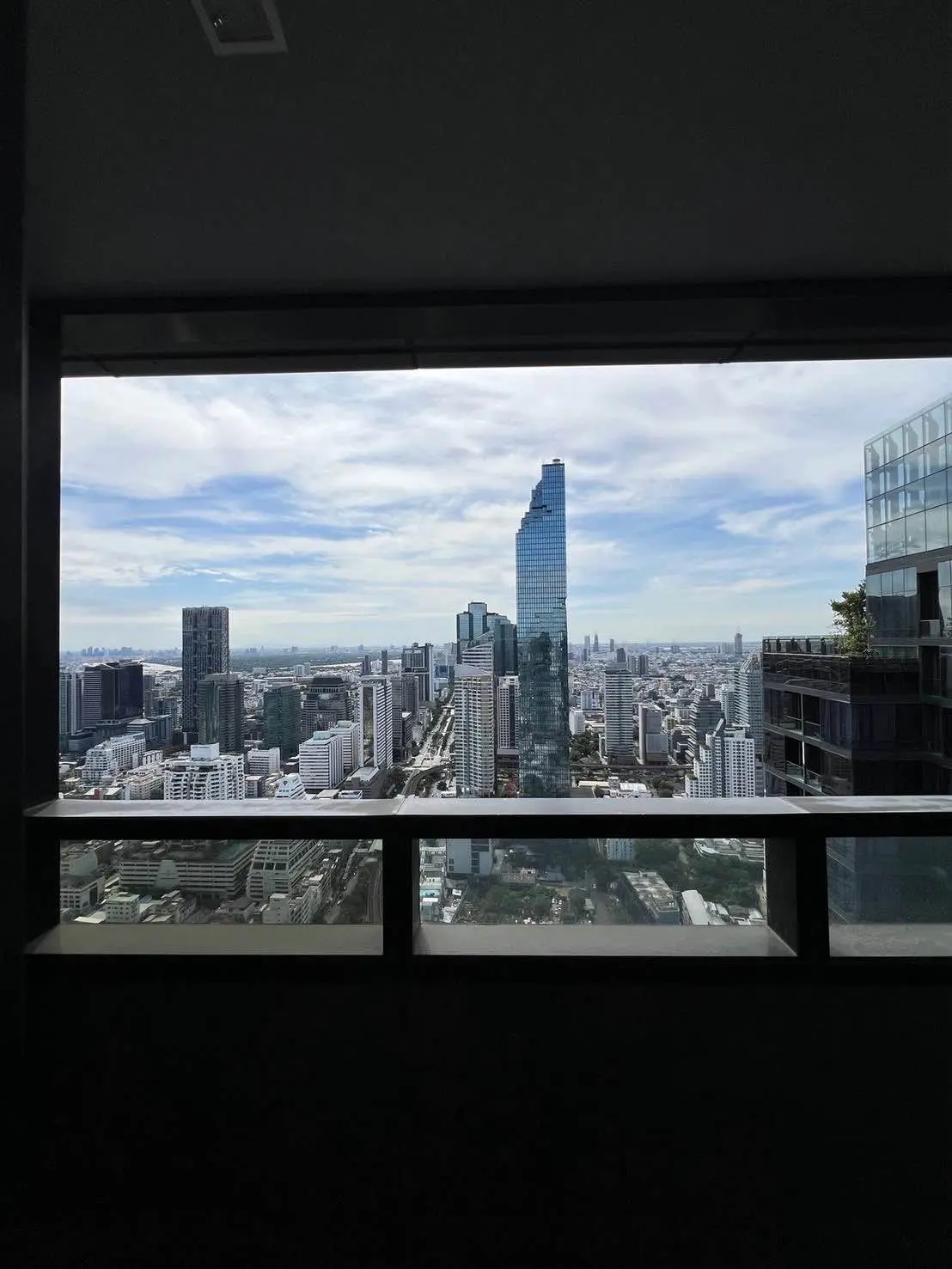 Condo with 3 bedrooms for rent at M Silom — photo 2 of 4