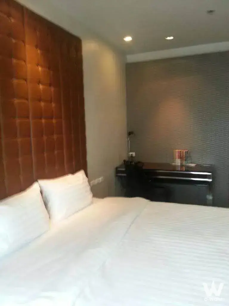 Condo with 1 bedroom for rent at Noble Refine — photo 4 of 5
