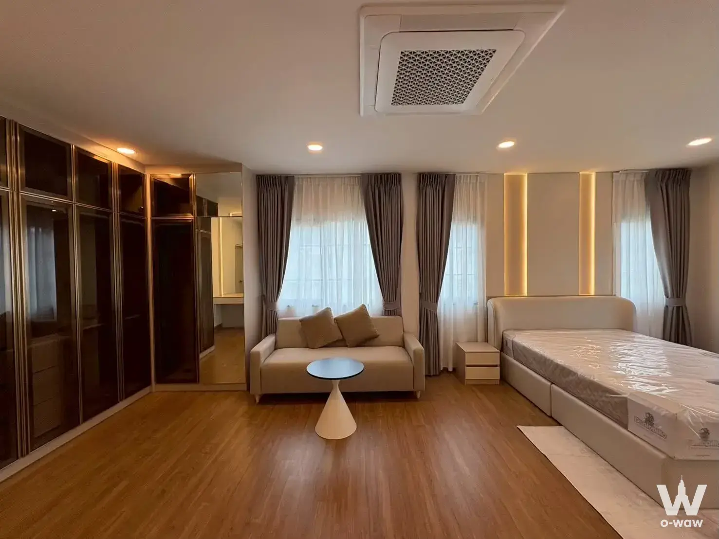House with 4 bedrooms for rent at Centro Bangna — photo 1 of 5