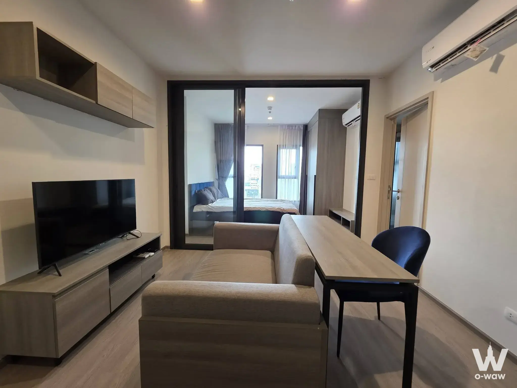 Near BTS Thonglor/ MRT Petchaburi (Shuttle Van)