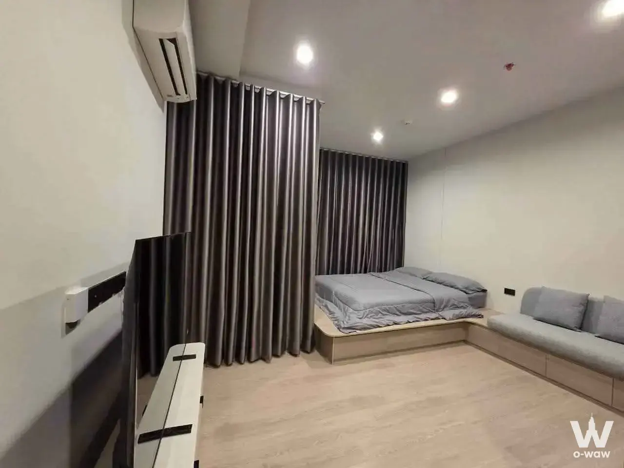 Sathorn-Wongwianyai, Khlong San, Bangkok