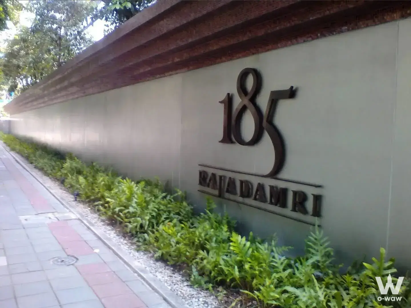 Condo with 2 bedrooms for rent at 185 Rajadamri — photo 2 of 5