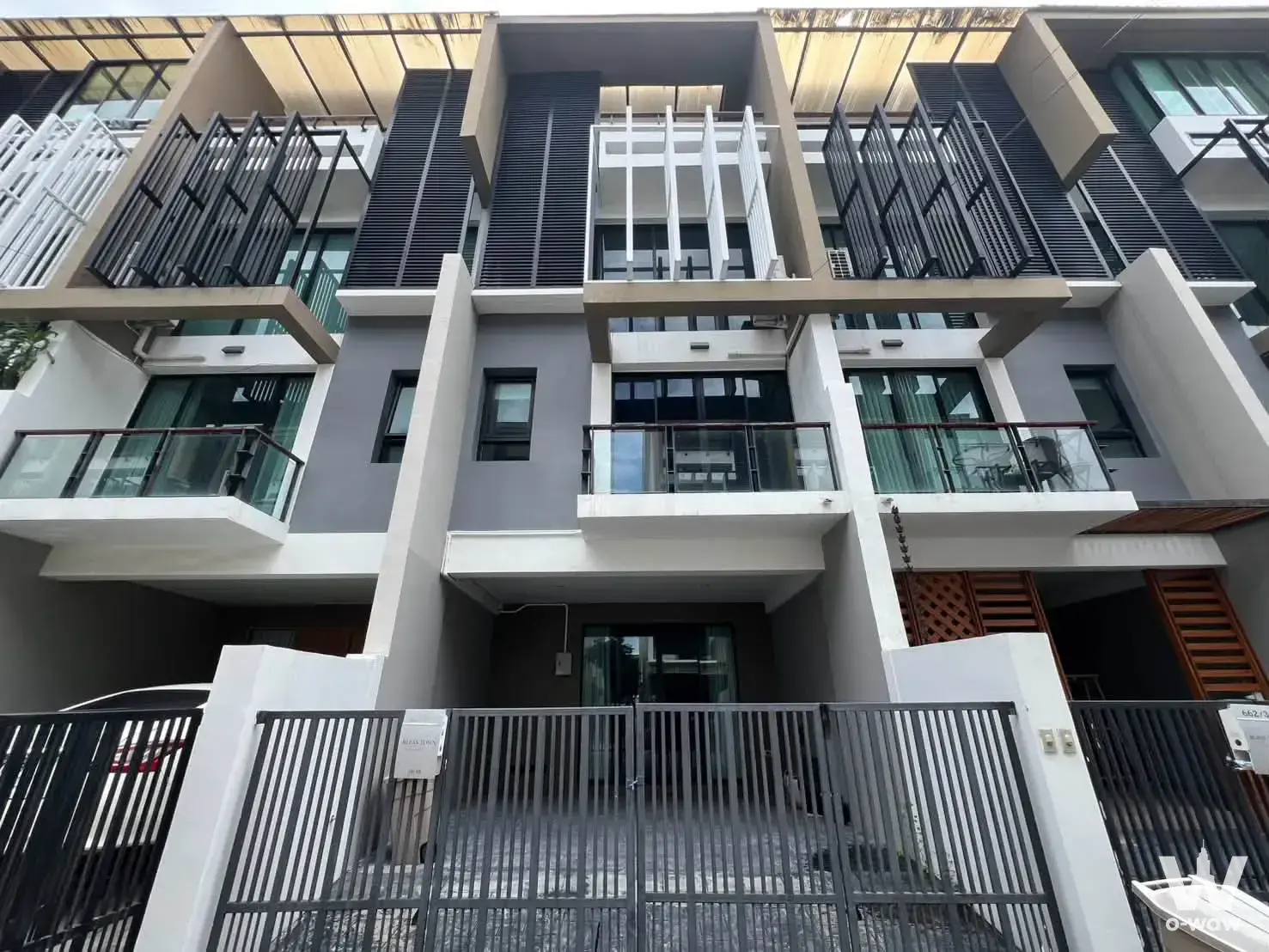 Townhouse with 4 bedrooms for rent at Bless Town Sukhumvit 50 — photo 2 of 5