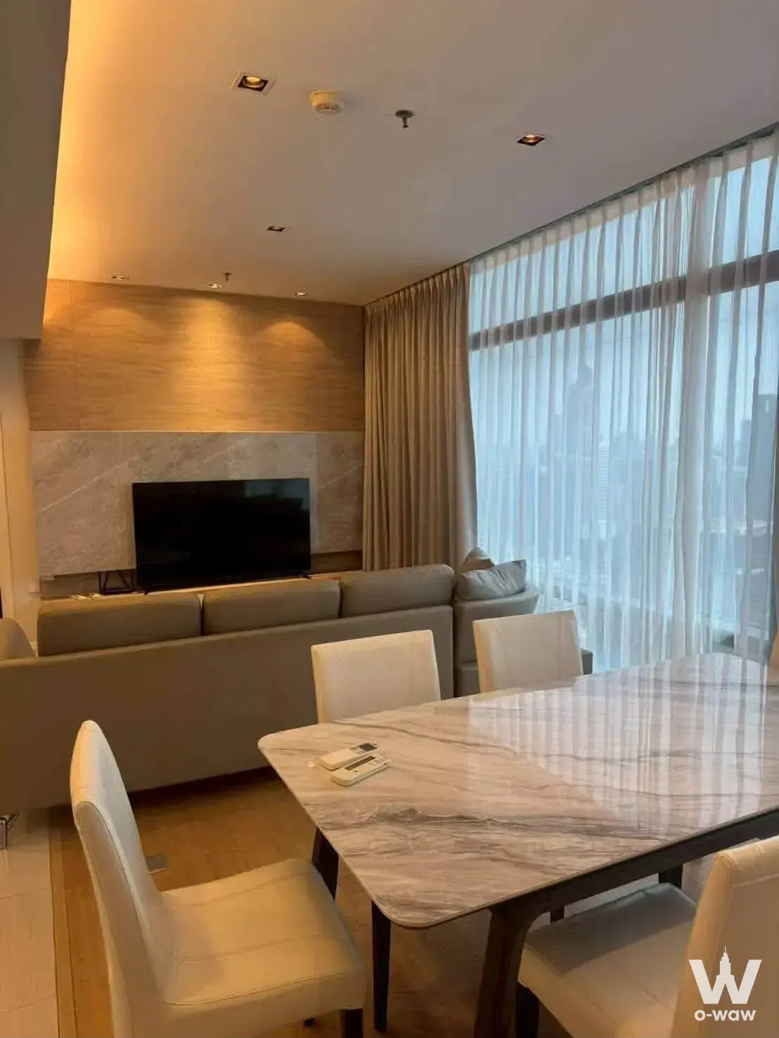 Condo with 3 bedrooms for rent at Circle Living Prototype — photo 4 of 5